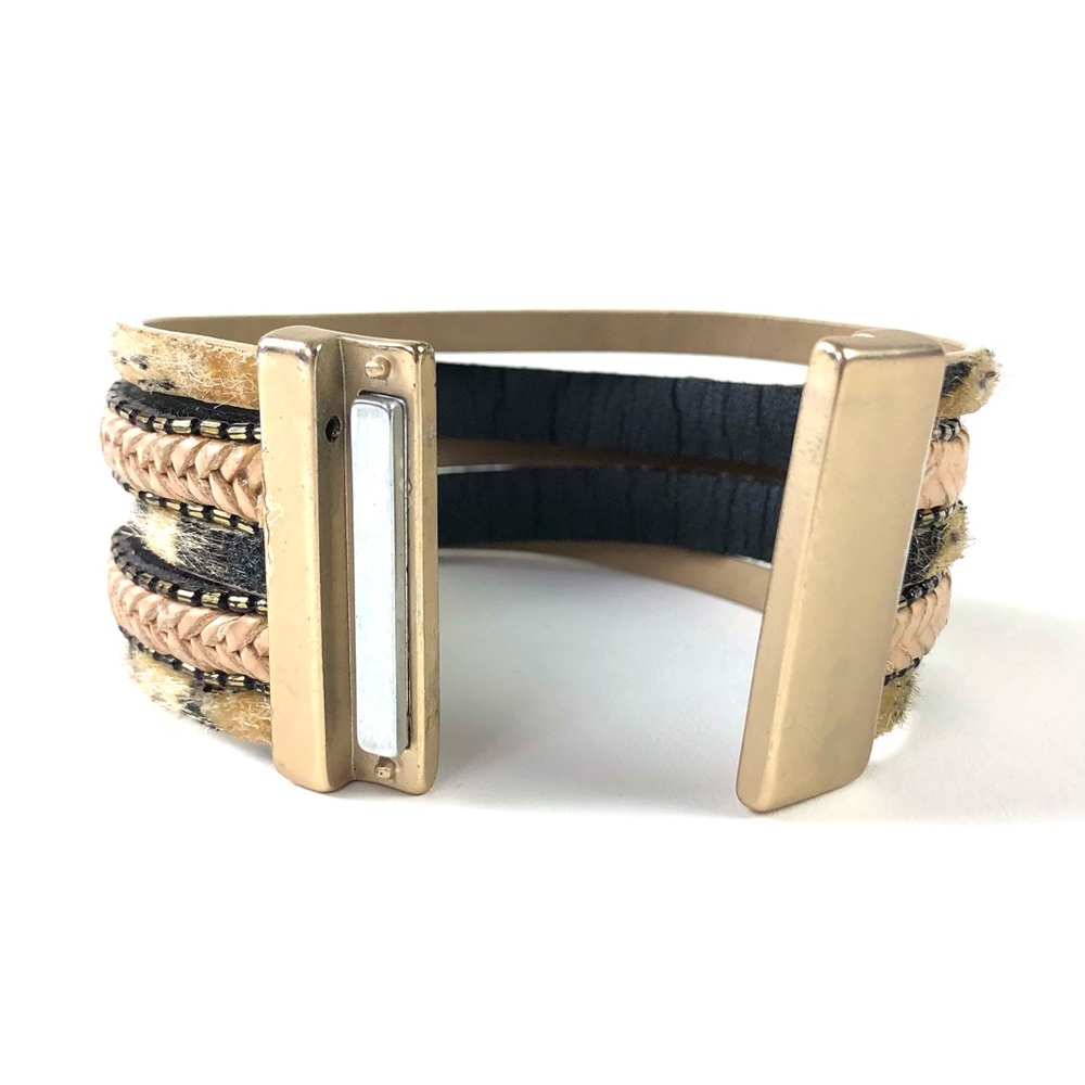 BKE Buckle Leopard Bracelet - Picture 6 of 6
